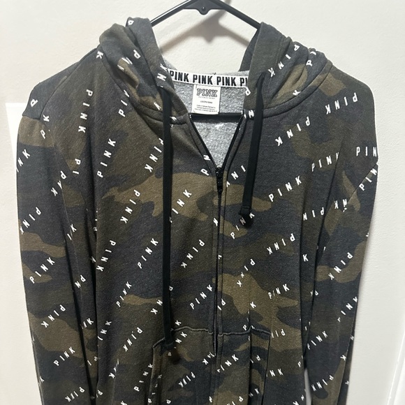 Pink Camouflage Print Women's Zip Up Hoodie